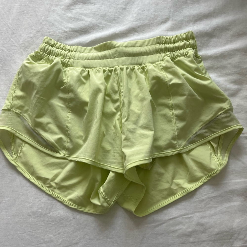 Lululemon Hotty hot shorts 2.5in